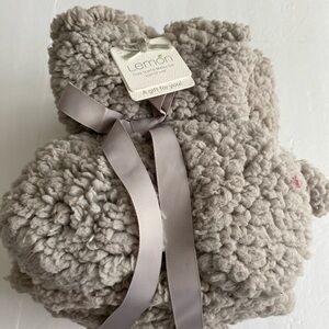 NWT 🍋 cazy scarf & mitten set scarf